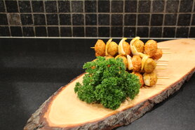 saté van kippeballetjes